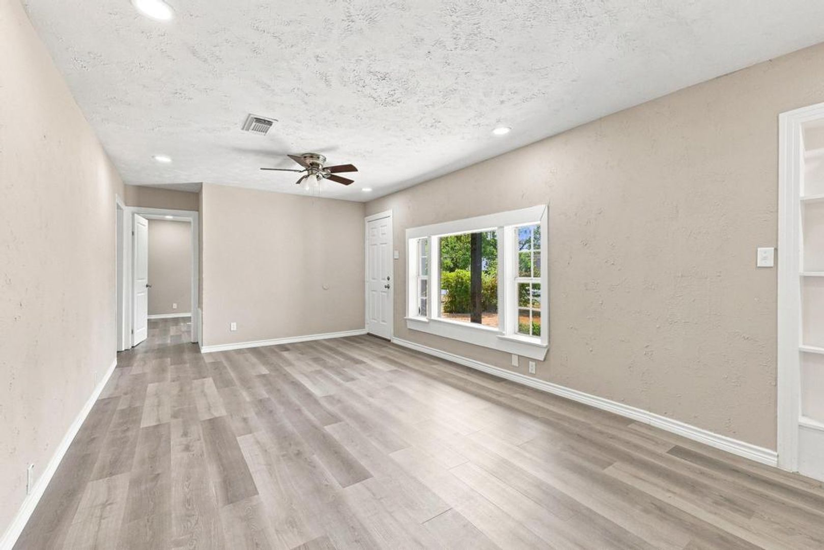 2907 W. Washington St. 7 of 8