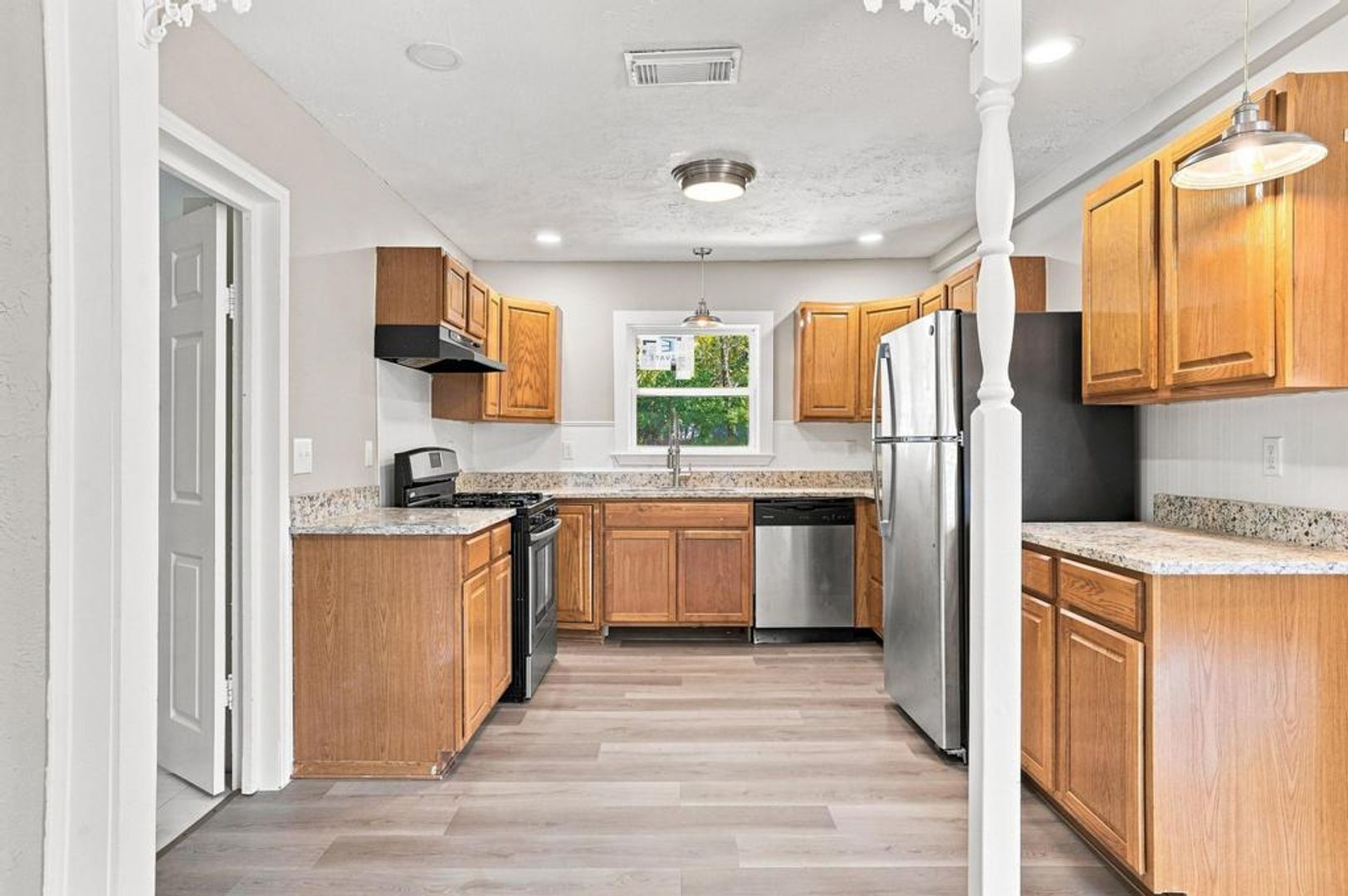 2907 W. Washington St. 12 of 33