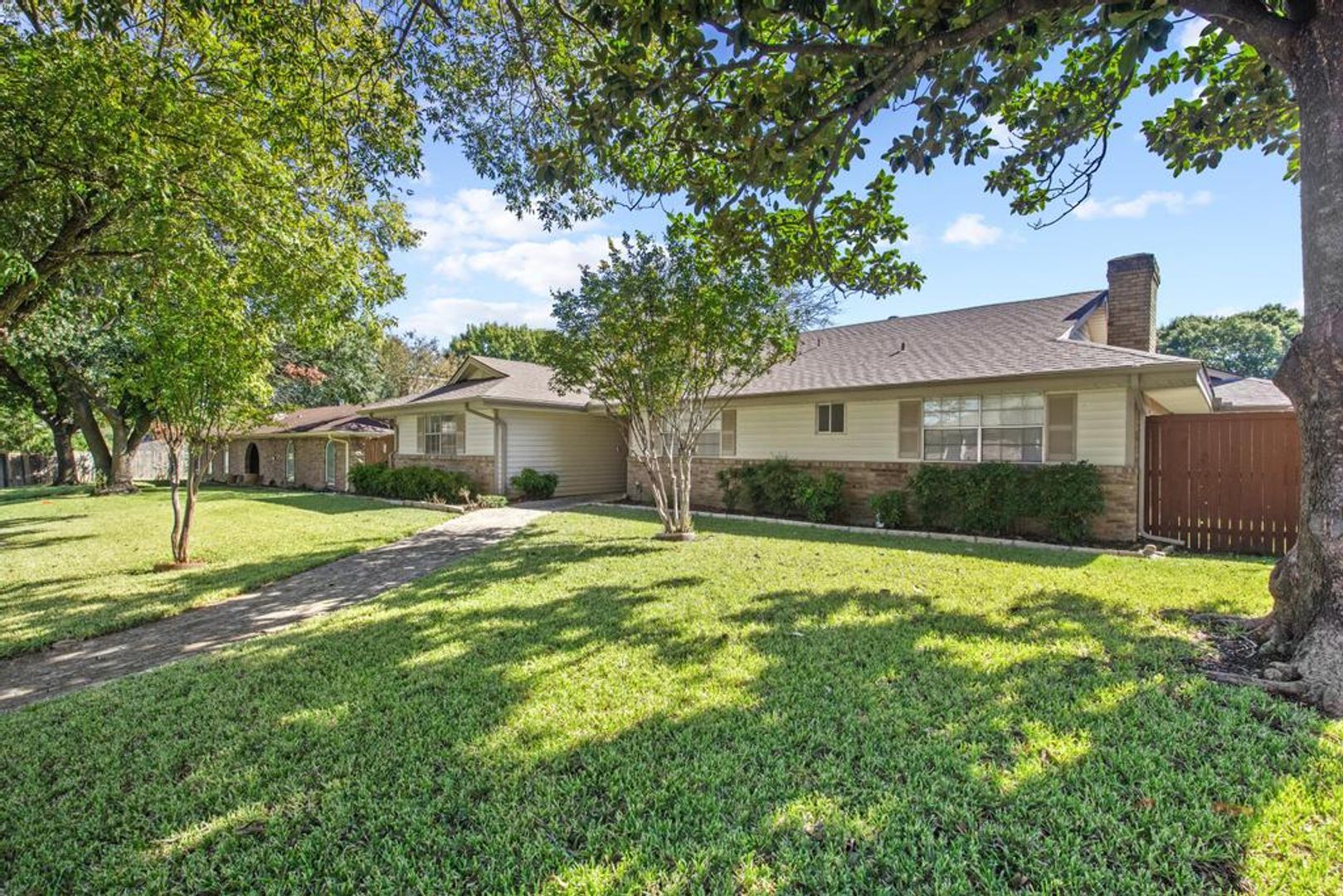  Charming 3-Bedroom Home with Garden Oasis 