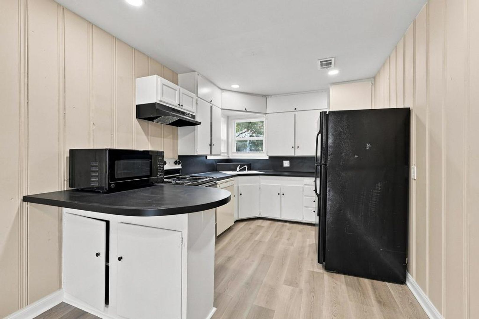 1717 E. Cherry St. 12 of 12