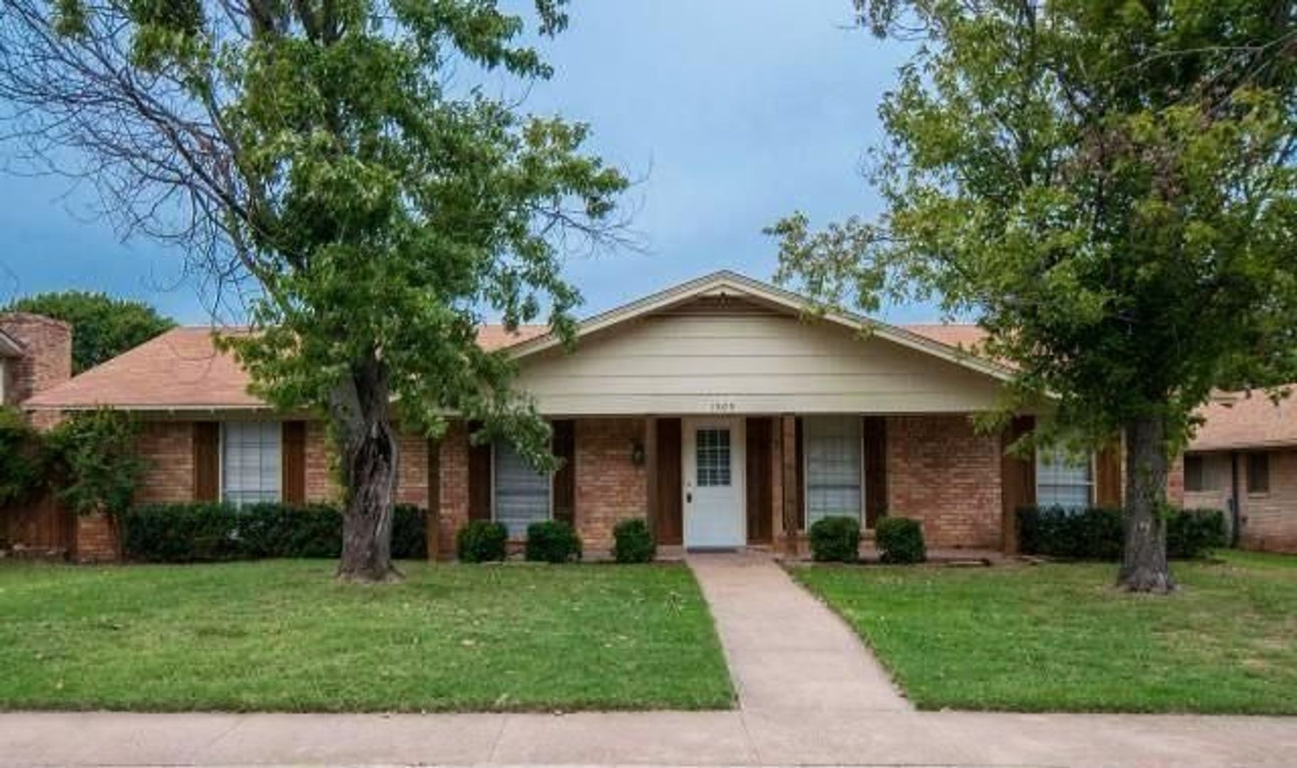 Midlothian House: 1505 Meadow Ct