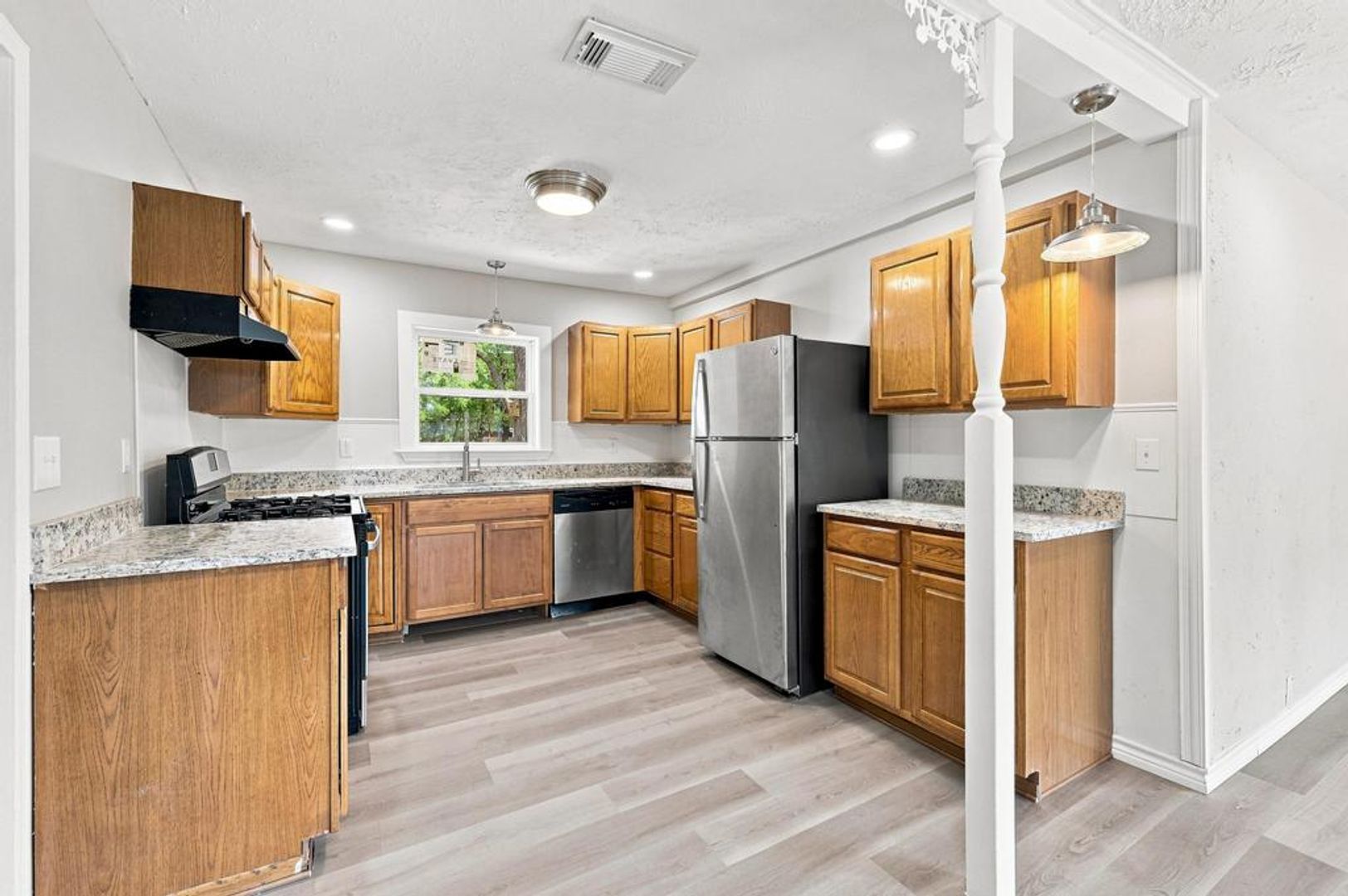 2907 W. Washington St. 11 of 33