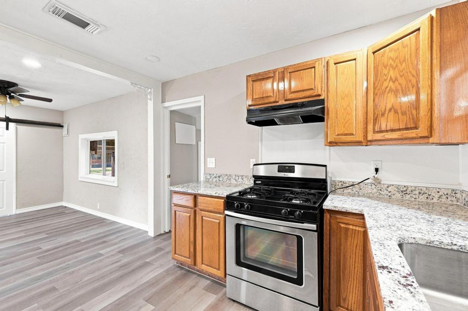 2907 W. Washington St. 13 of 33