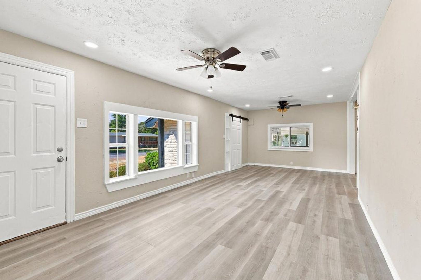 2907 W. Washington St. 6 of 8
