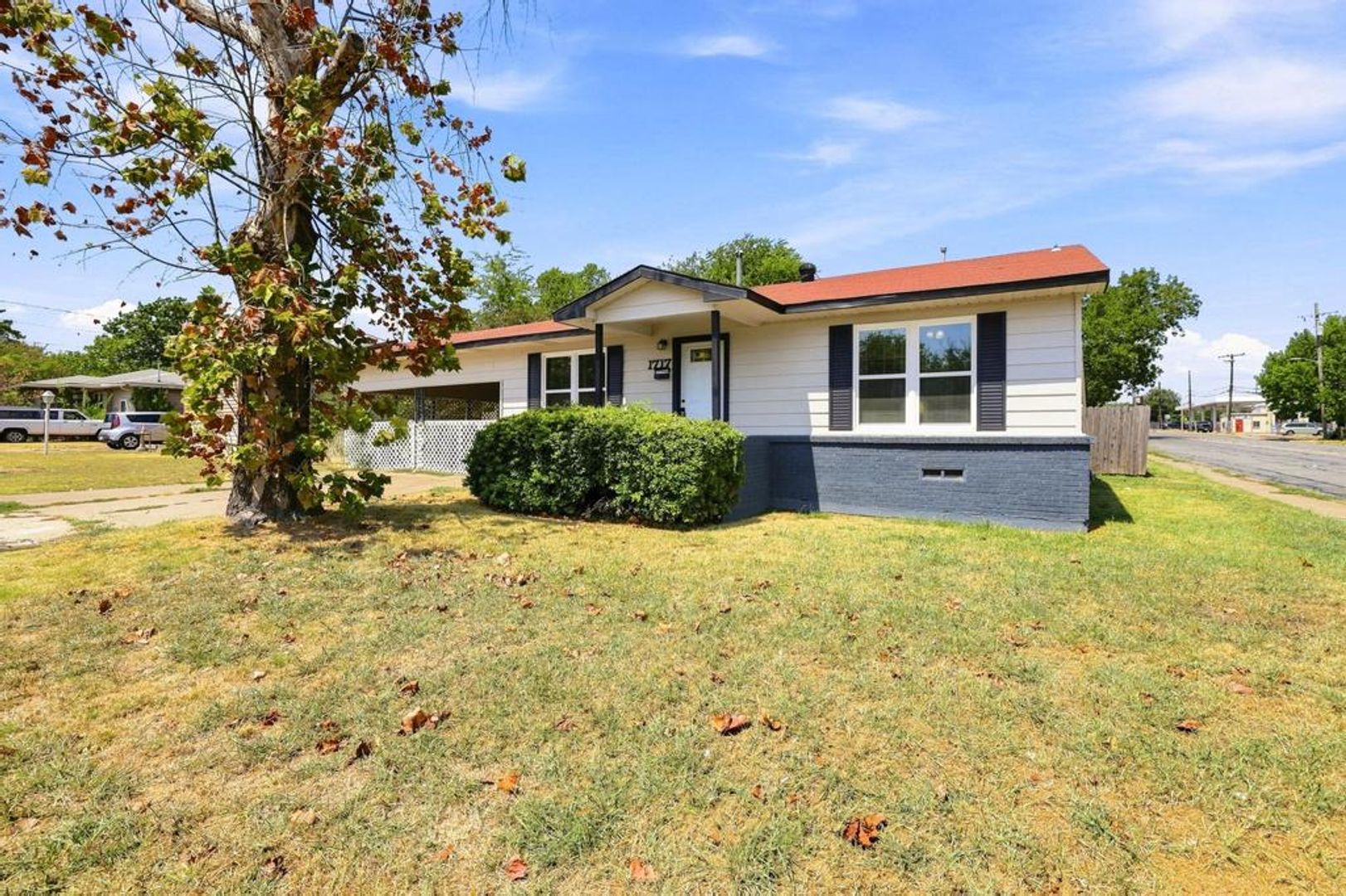 1717 E. Cherry St. 3 of 12