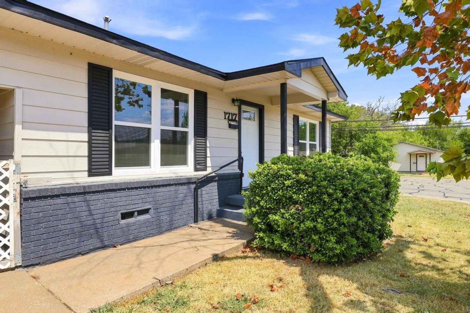 1717 E. Cherry St. 5 of 12