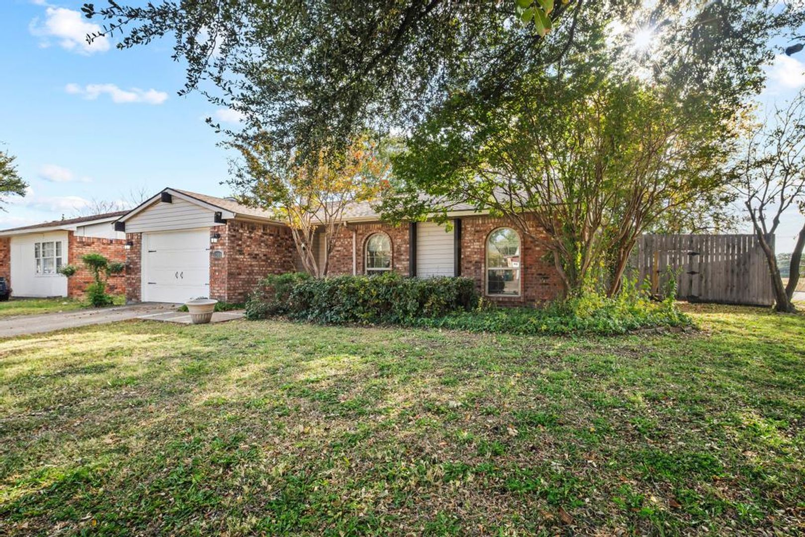 The Colony House: 5201 Marks Cir