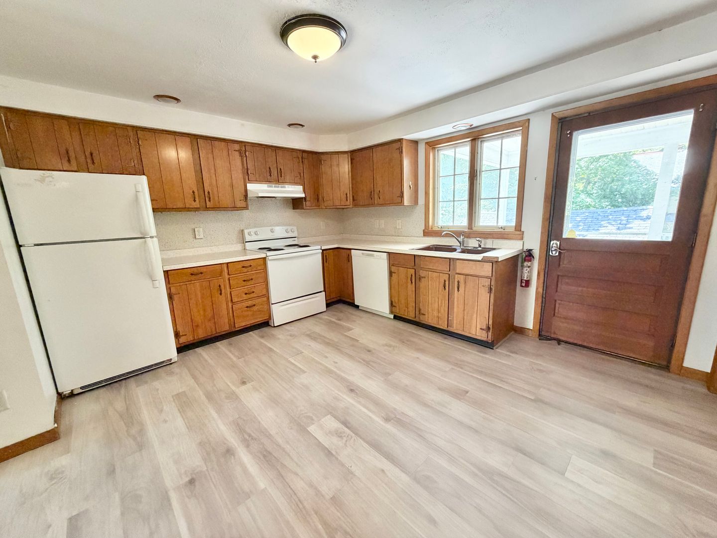 Burlington Apartment: 203 Maple Street