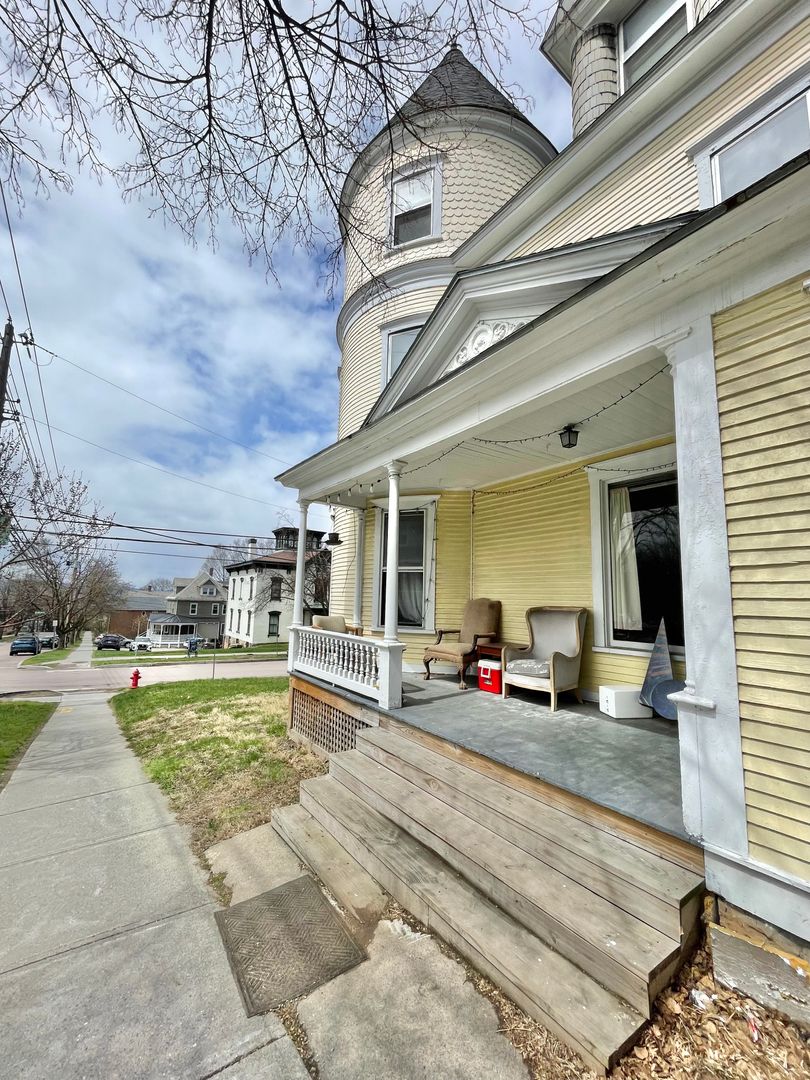 Burlington Apartment: 222 South Union St - 2