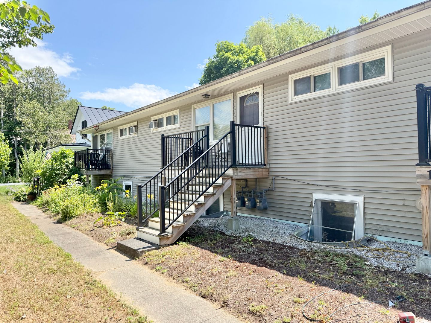Shelburne Apartment: 203 Harbor Rd