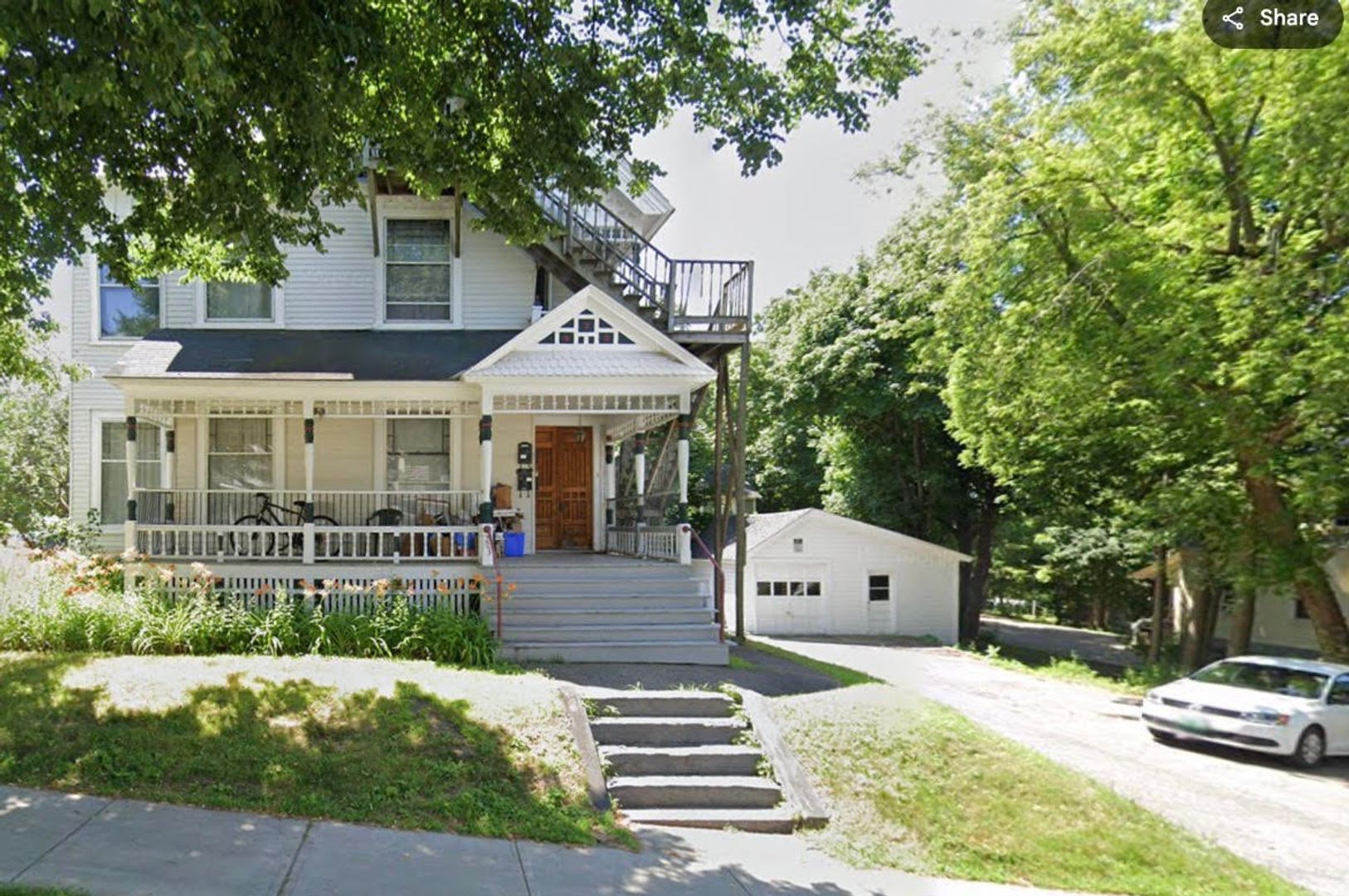 Burlington Apartment: 203 Maple Street