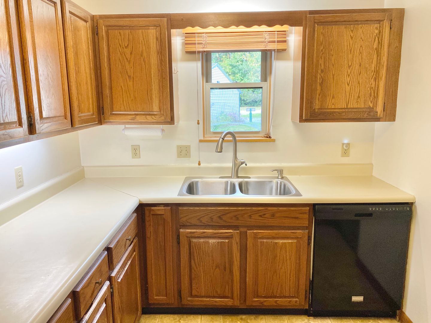 Williston House: 6 Hideaway Ln