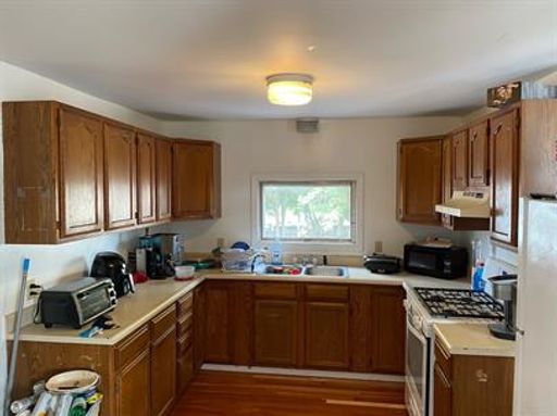 4 Bedroom House Next to UVM Available 6/1/27! – photo 1