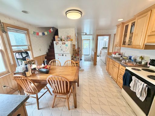 4 Bedroom Home in Burlington VT Available 6/1/27! – photo 1
