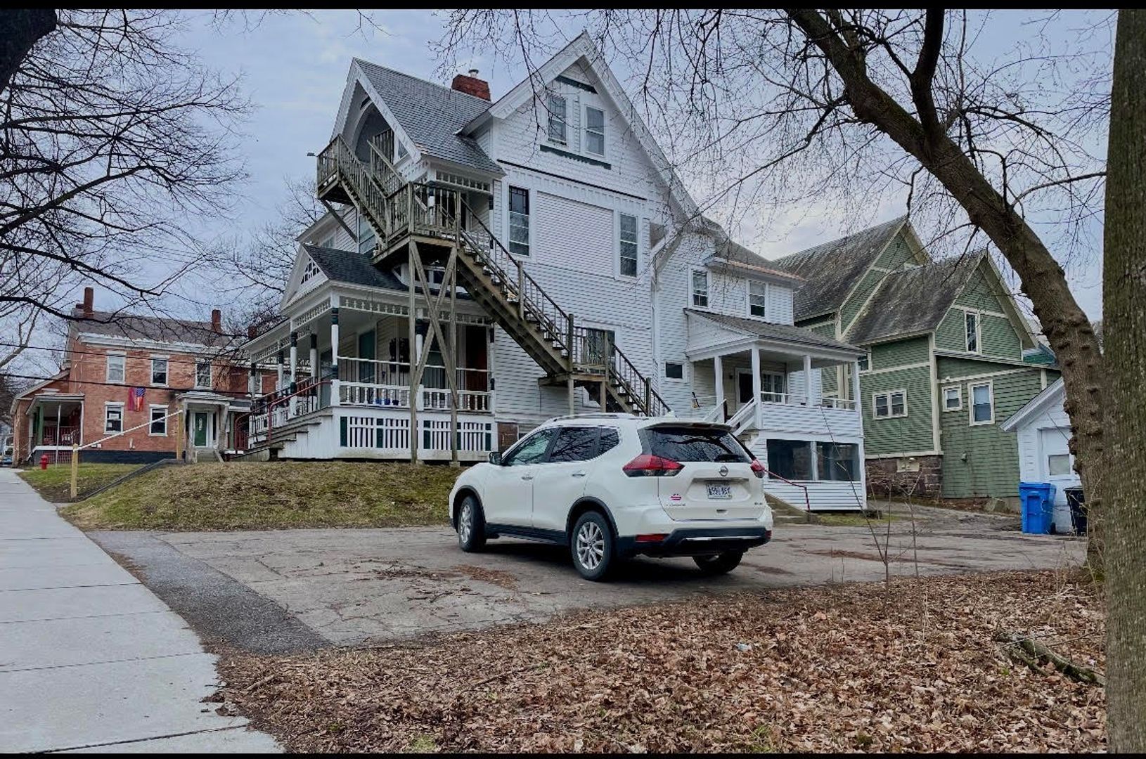 Burlington Apartment: 203 Maple Street
