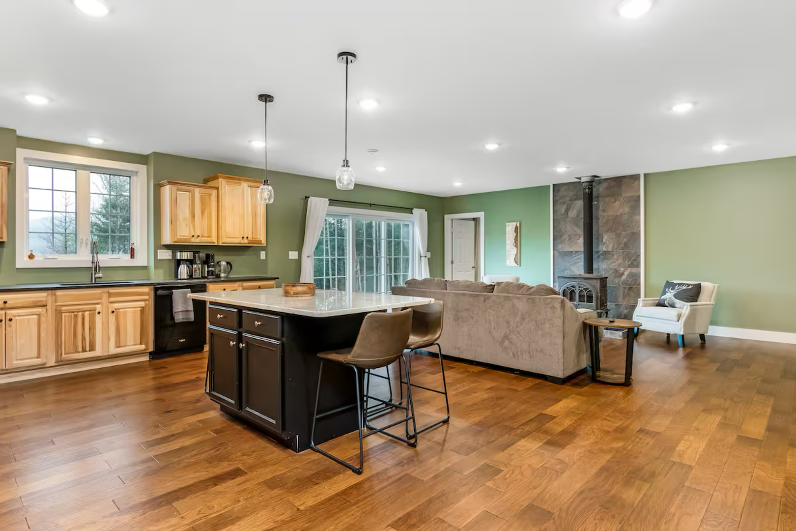 Waterbury House: 167 E Countryside Rd