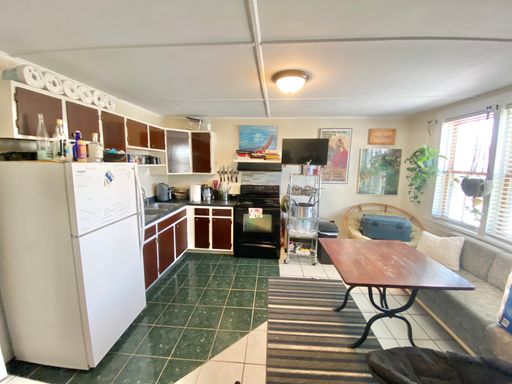 2 Bedroom Apartment Downtown Burlington Available 6/1 – photo 1