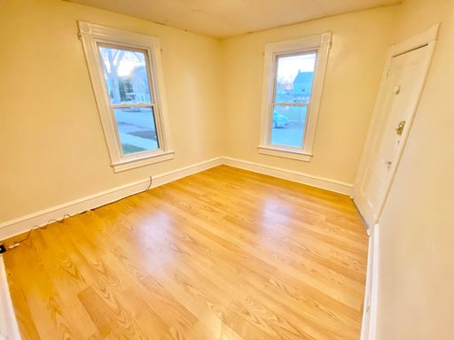 2 Bedroom Apartment Downtown Burlington Available 6/1/27! – photo 1