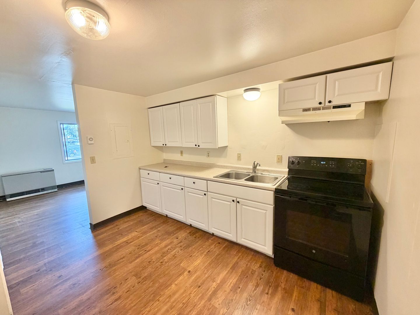 Burlington Apartment: 1036 North Avenue