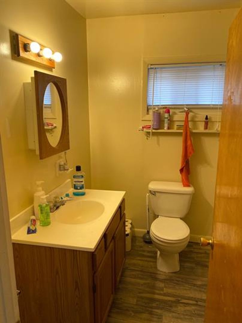Burlington Apartment: 210-212 North Willard St.