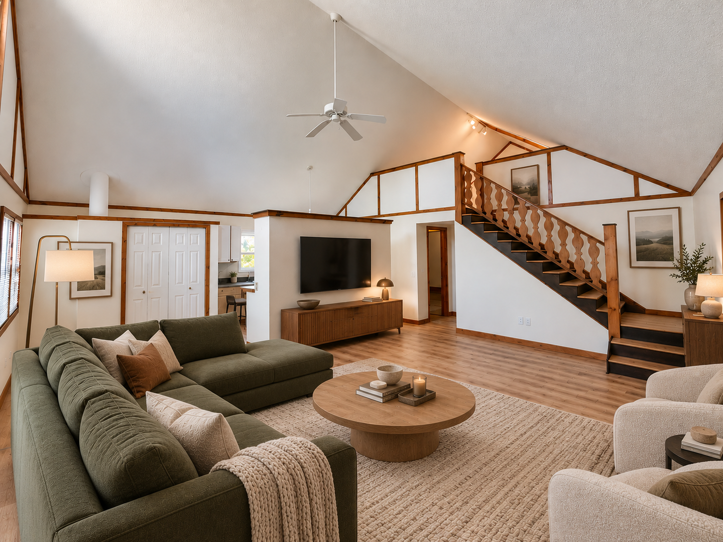 Shelburne Apartment: 3723 Shelburne Rd