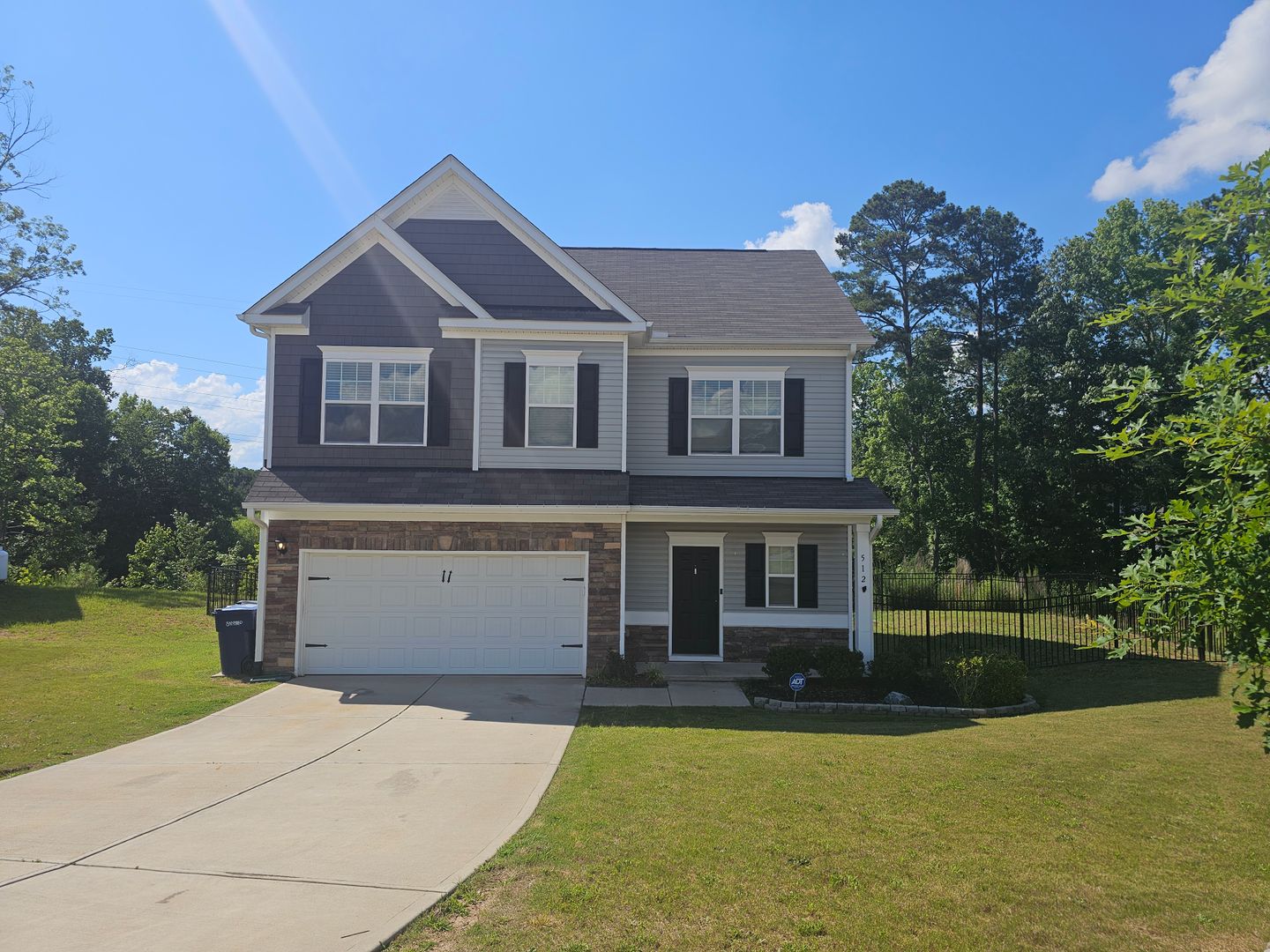 Sanford House: 512 Lionheart Lane