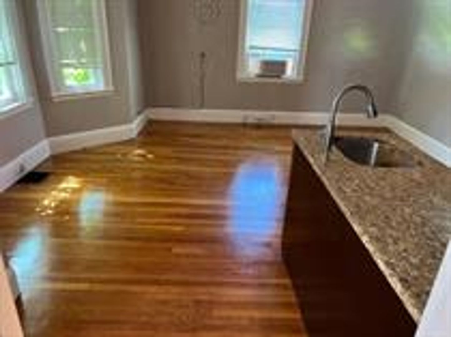 Allston Apartment: 6 Cambridge Terrace