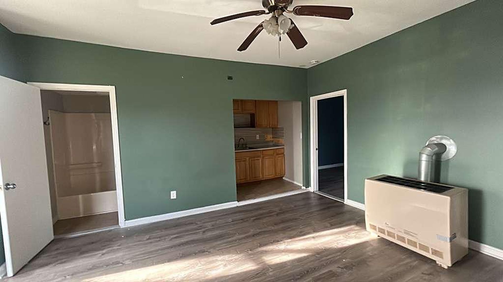Fall River Apartment: Hanover/ S.Main/ Roy