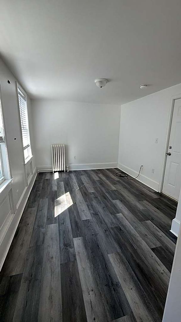 New Bedford Apartment: 72 S. Sixth st