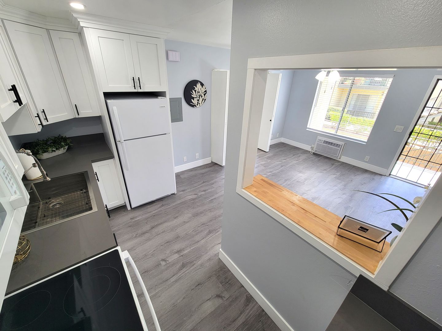 Lakeside Apartment: 12133 Rockcrest Road