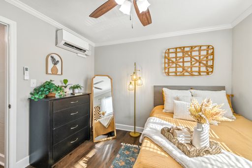 True 1 Bedroom in the Heart of College Town – photo 1