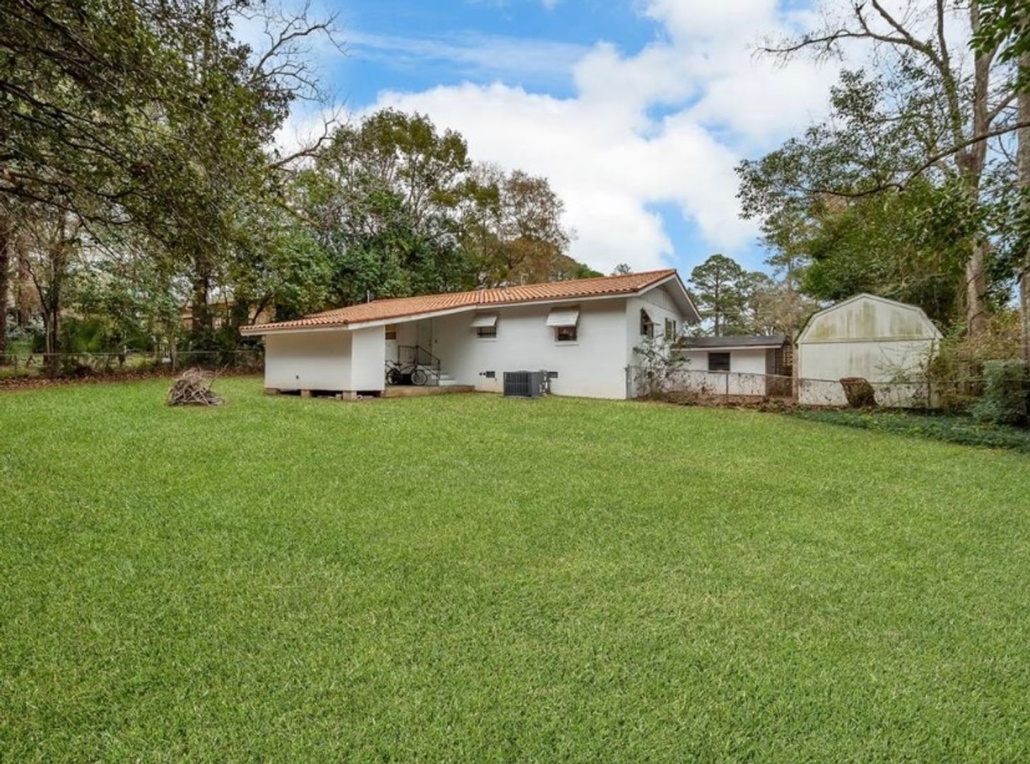 Large 4 Bedroom House