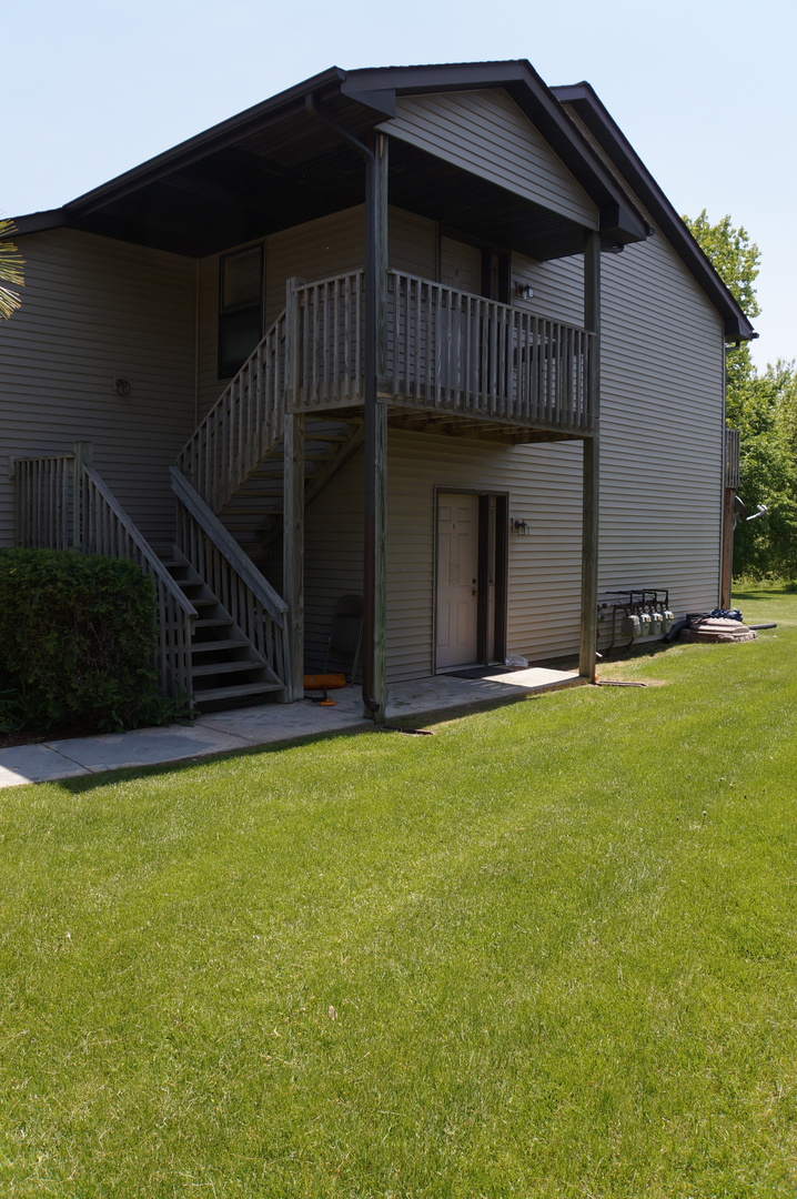 Rockford Apartment: 6315 Garrett Lane