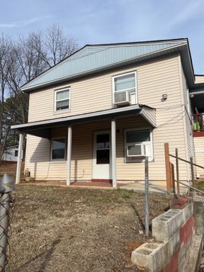 415 S Hudson St Unit 1 Florence AL 35630 (2BD/2BA)