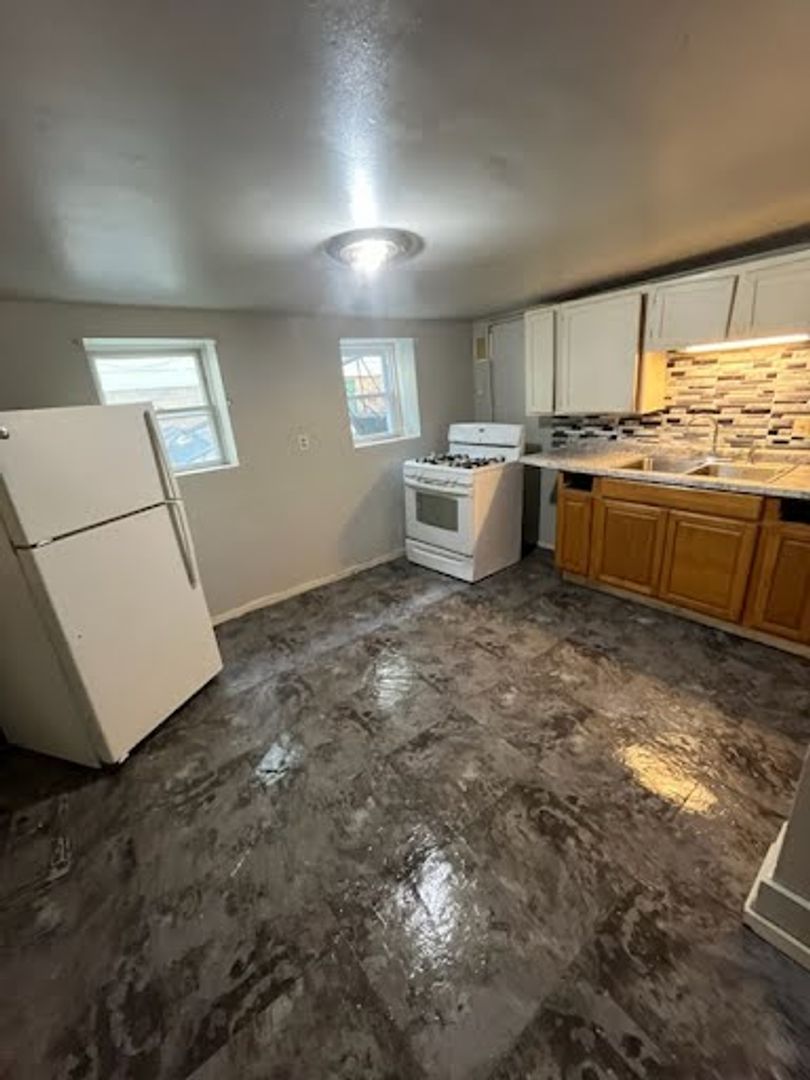 Milwaukee Apartment: 1933 S 15th st.