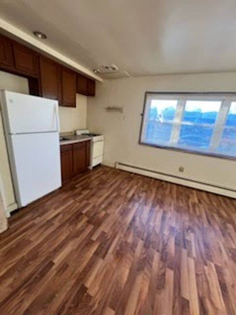 Milwaukee Apartment: 746 South Layton Boulevard