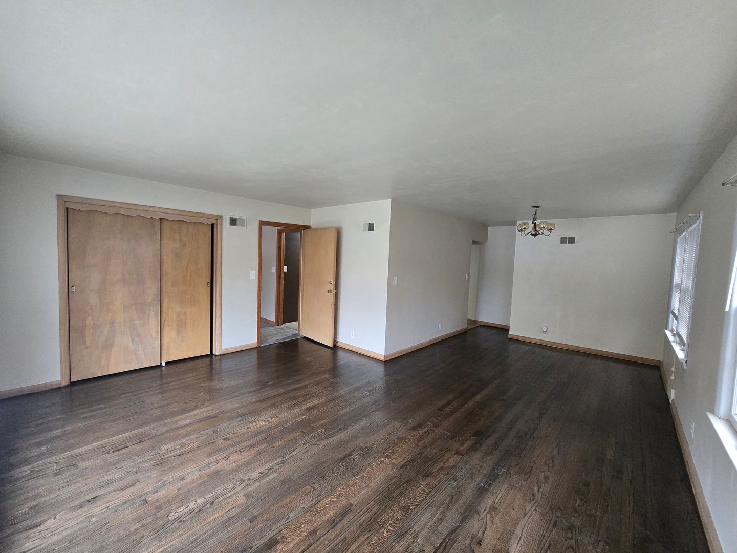 Shorewood Apartment: 4338-40 N Sheffield Ave