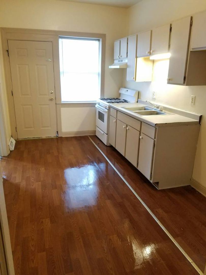 Milwaukee Apartment: 1235 W. National Ave