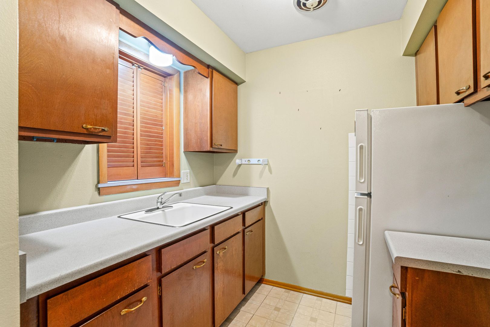 Milwaukee Apartment: 937 N 37th St.