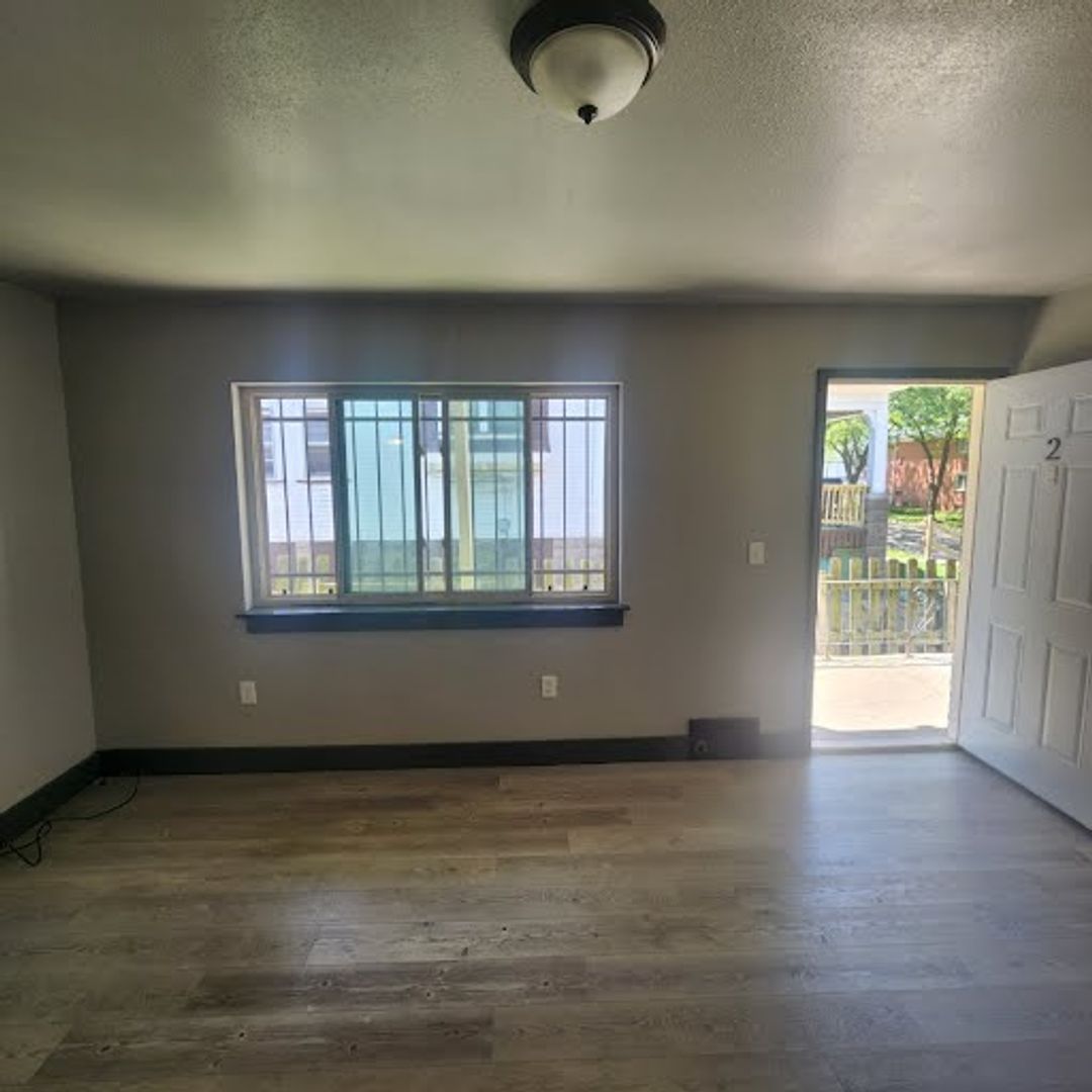 Milwaukee Apartment: 822 N 25TH ST