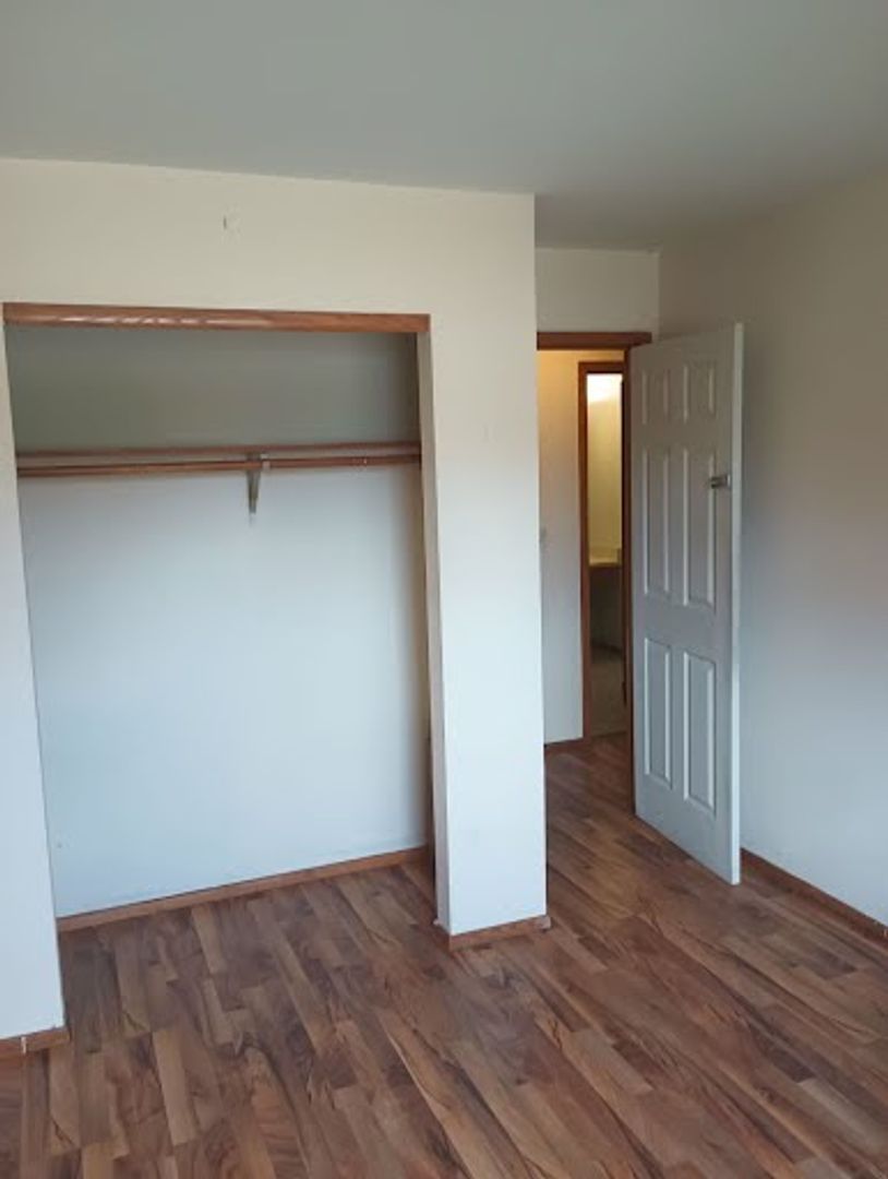 Milwaukee Apartment: 6290 S 23rd St.