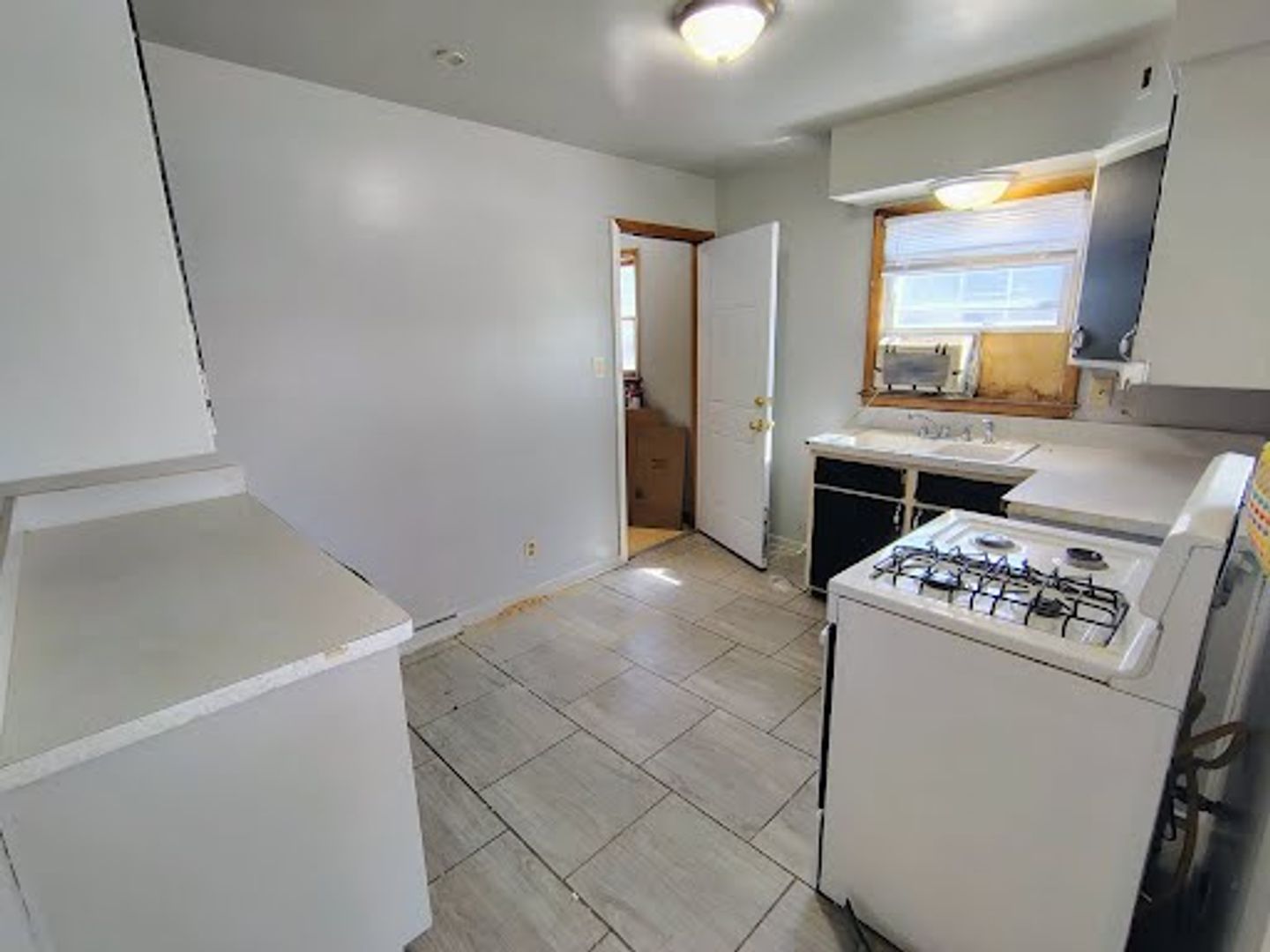 Milwaukee Apartment: 2323-2337 S. 5th St.