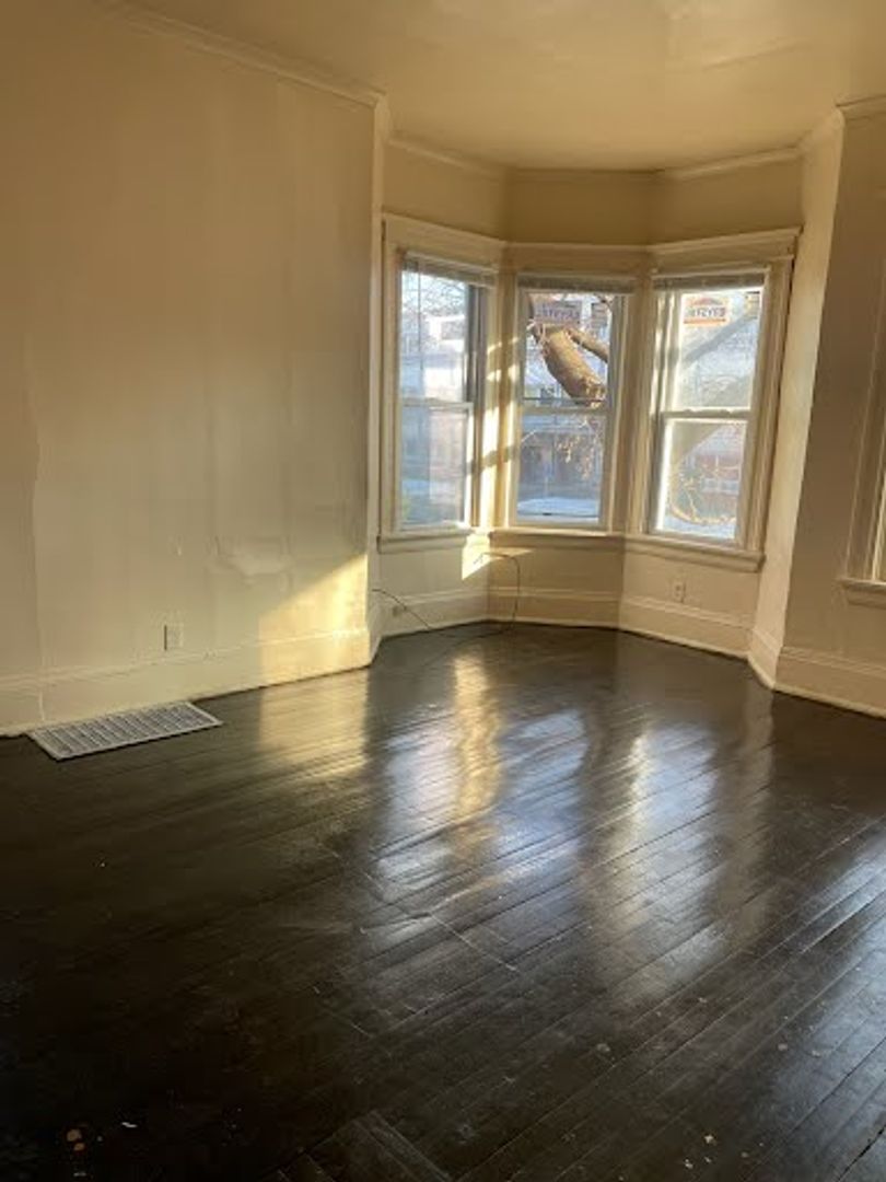 Milwaukee Apartment: 2322-24 W. Juneau Ave