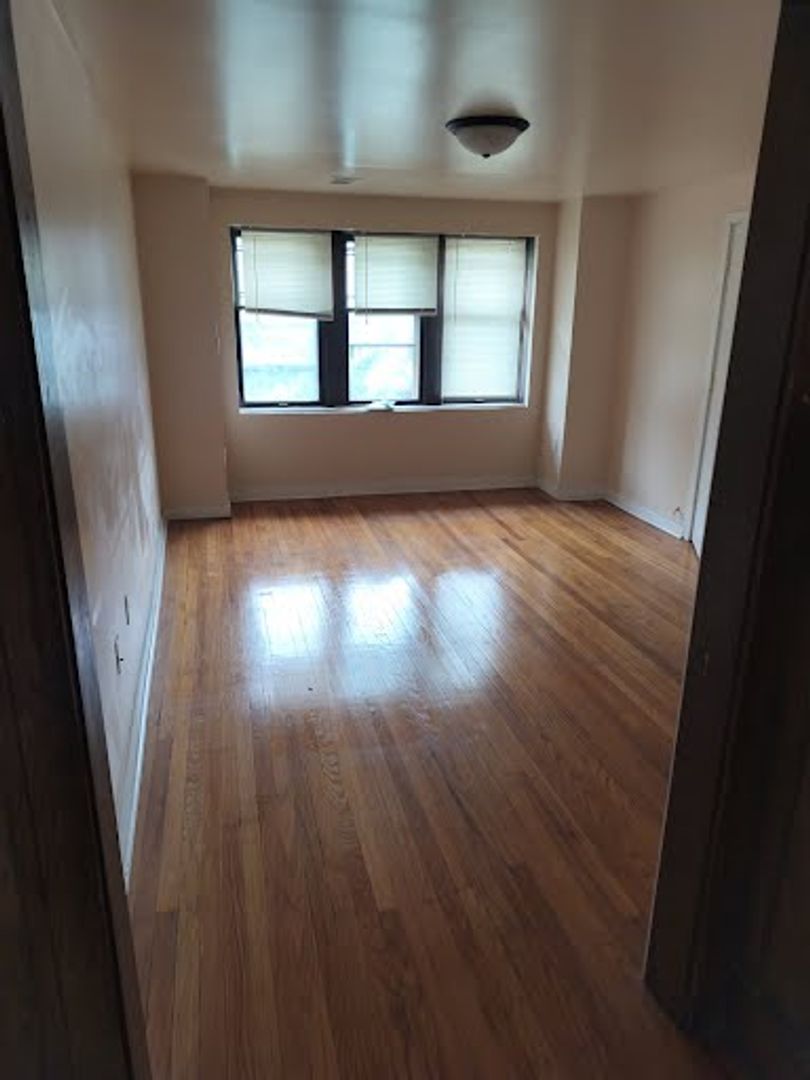 Milwaukee Apartment: 2804-2810 W Kilbourn Ave.