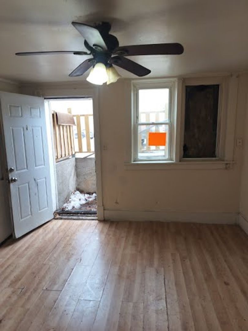 Milwaukee Apartment: 1933-35 S. 9th St.