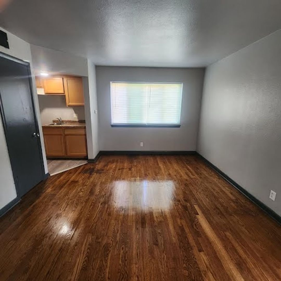 Milwaukee Apartment: 822 N 25TH ST