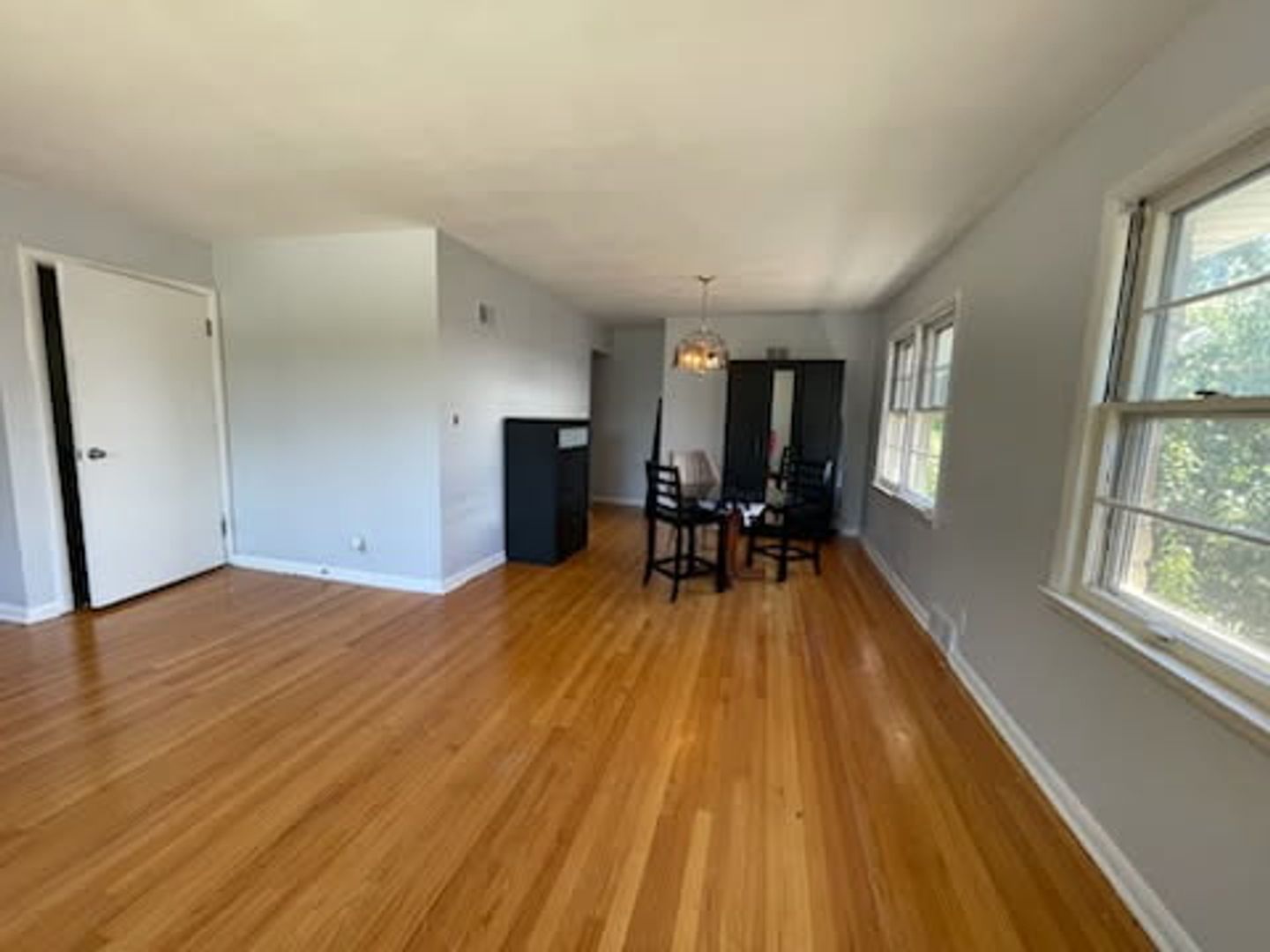 Shorewood Apartment: 4338-40 N Sheffield Ave