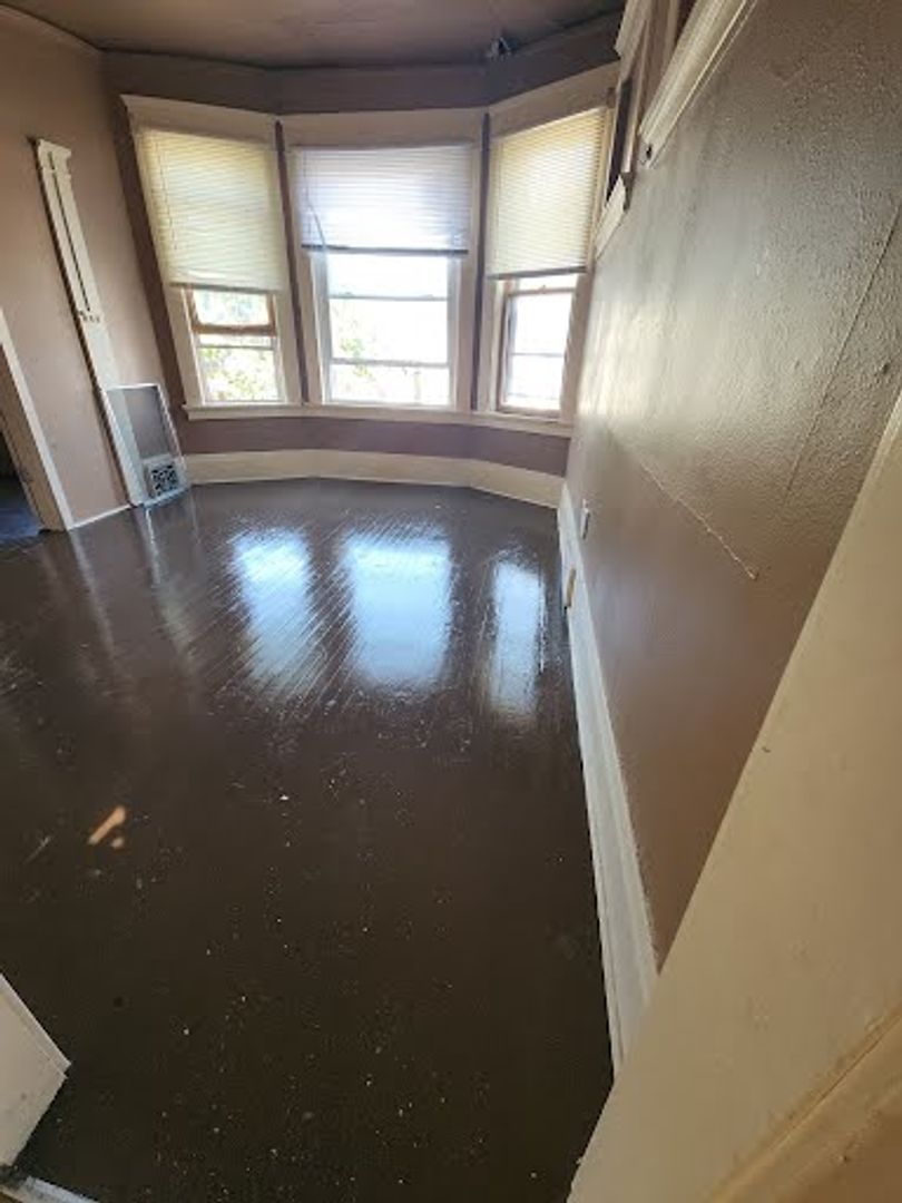 Milwaukee Apartment: 1425-27 W. Greenfield Ave