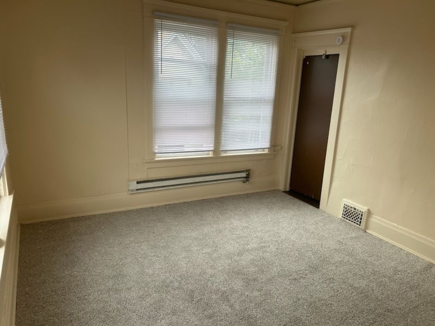 Milwaukee Apartment: 1412-1414 W. Greenfield Ave.