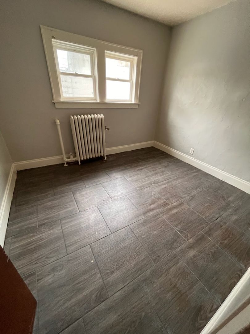 Milwaukee Apartment: 1143 S 25th St.